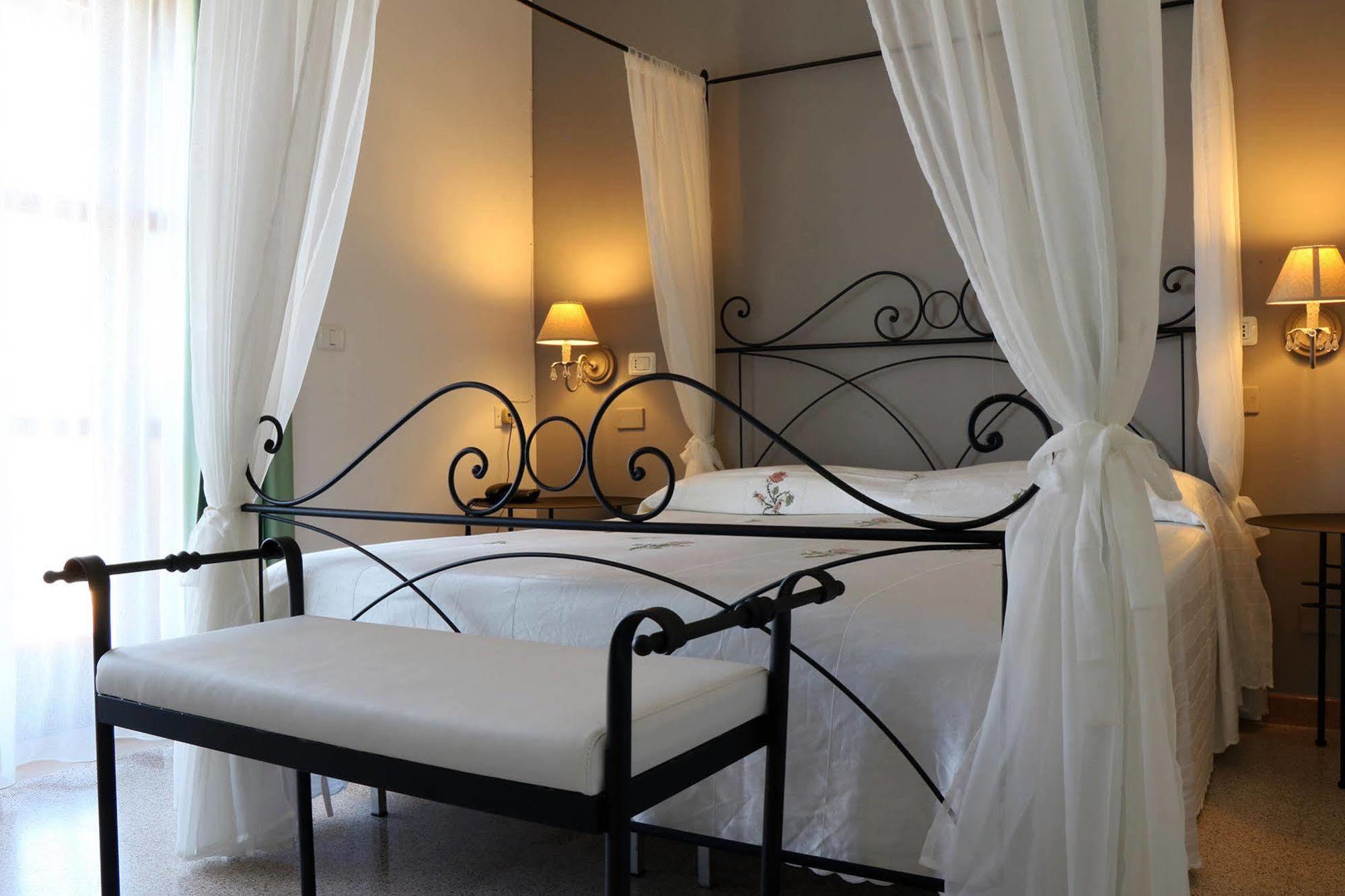 La Locanda Della Castellana Adults Only Пескичи Экстерьер фото